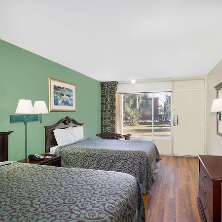 Travelodge By Wyndham Fort Myers North North Fort Myers Exterior photo