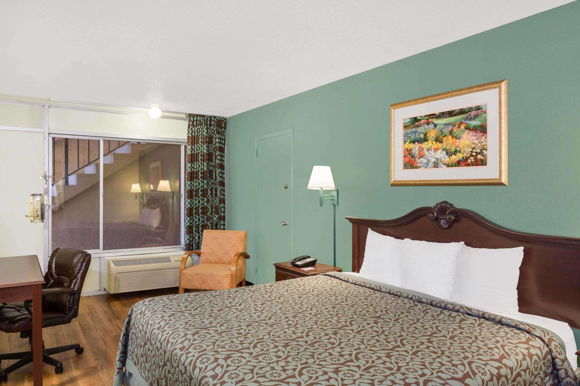 Travelodge By Wyndham Fort Myers North North Fort Myers Exterior photo
