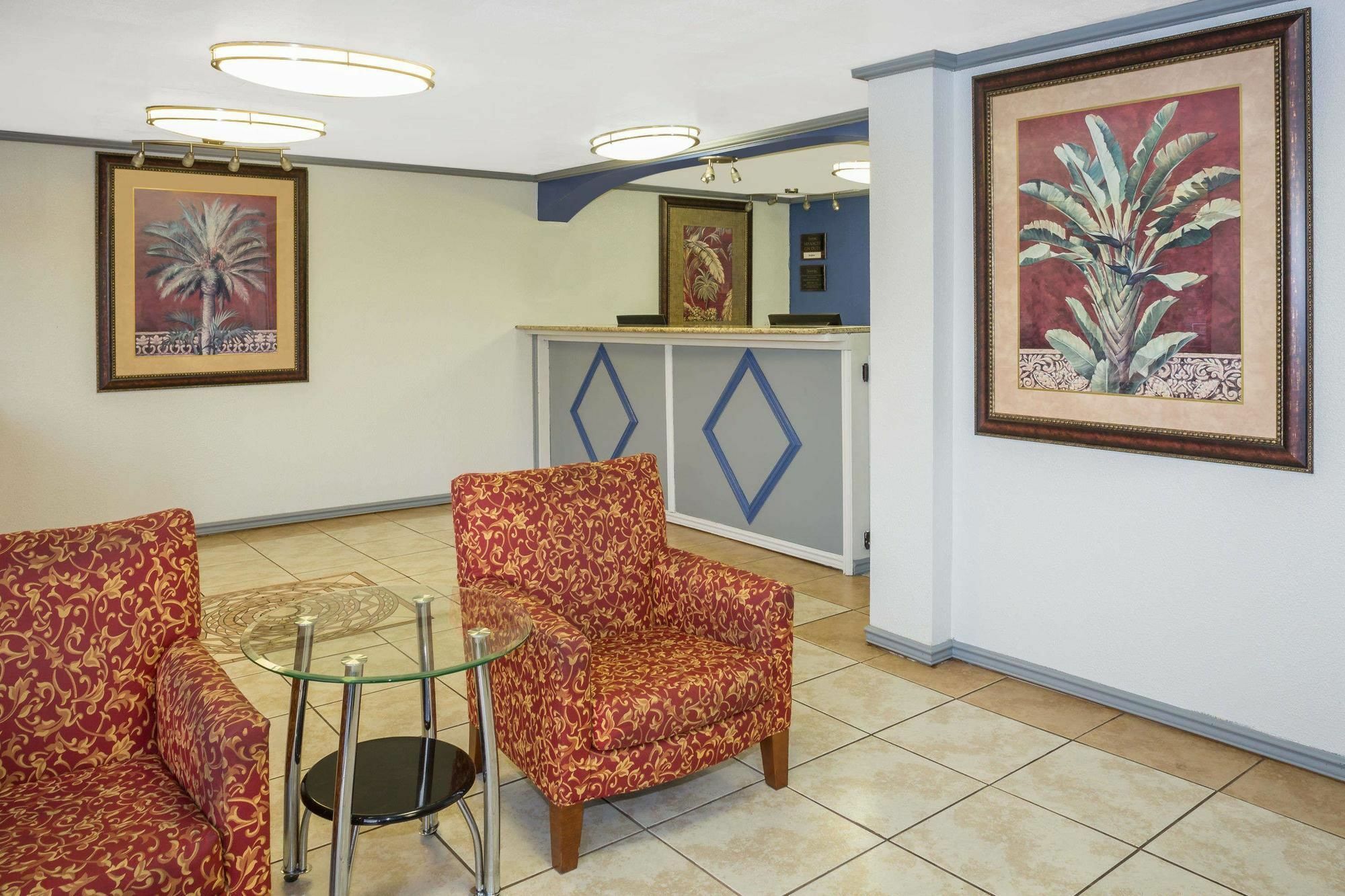 Travelodge By Wyndham Fort Myers North North Fort Myers Exterior photo
