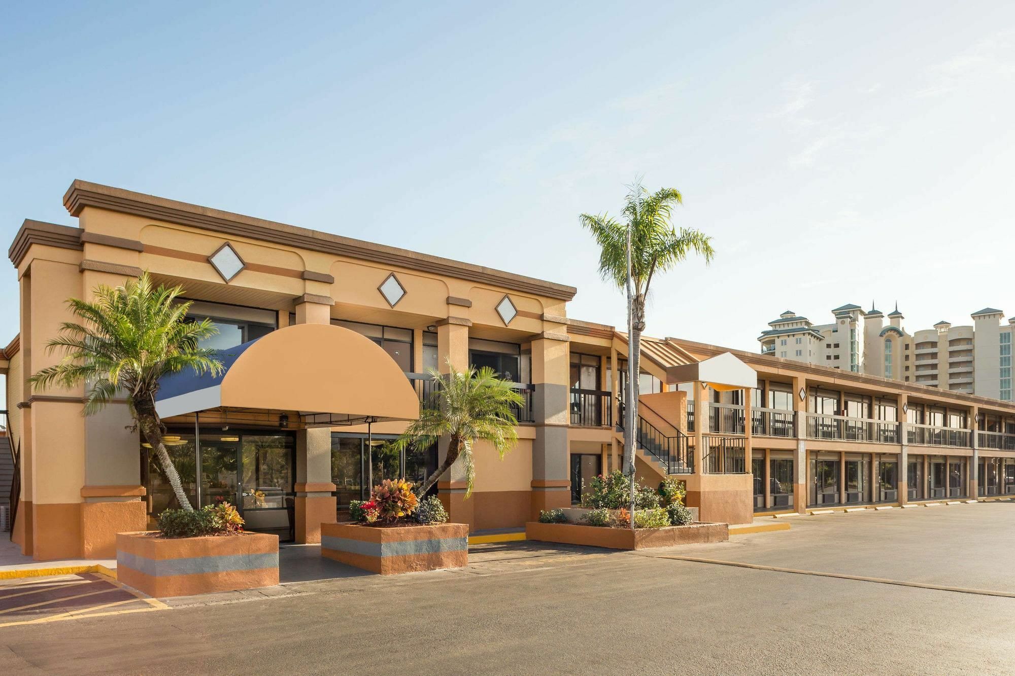 Travelodge By Wyndham Fort Myers North North Fort Myers Exterior photo