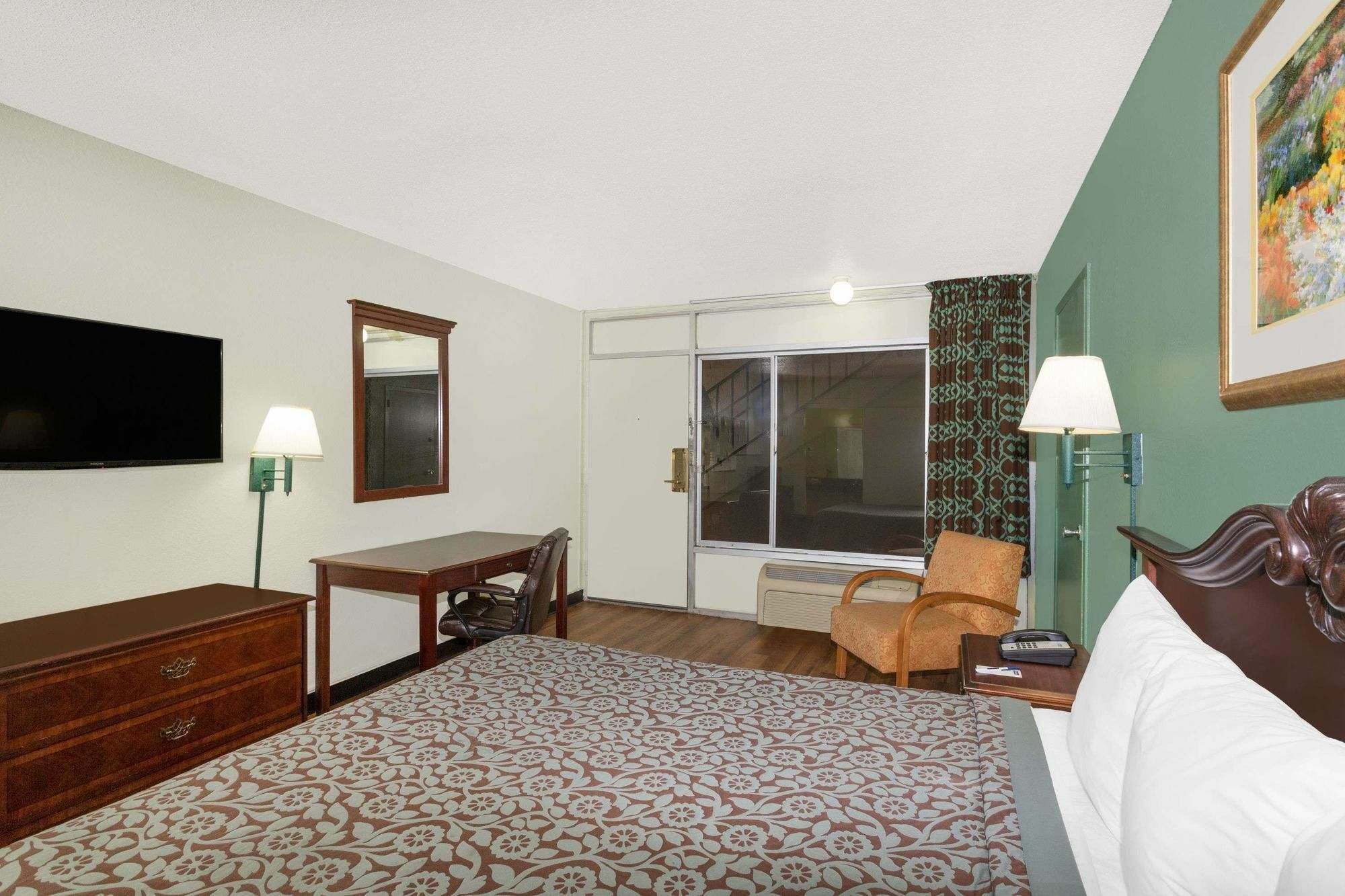 Travelodge By Wyndham Fort Myers North North Fort Myers Exterior photo
